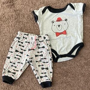 Duck Duck Goose Baby Bear Bodysuit & Bow Tie Print Pants - Size 6-9 Months Gray
